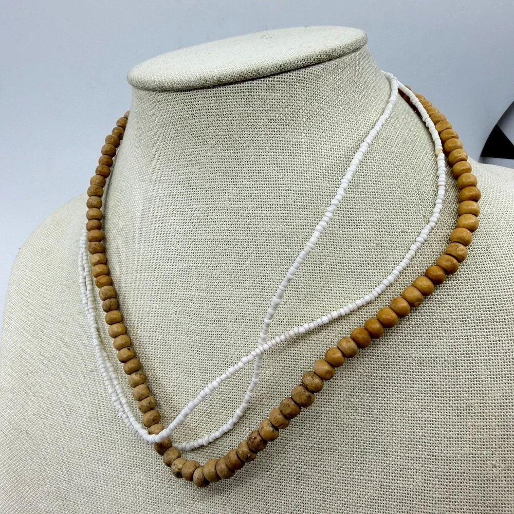 Unbranded necklace features